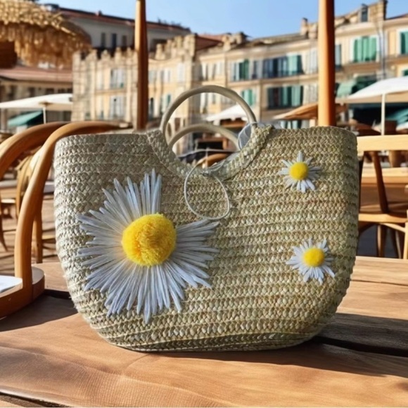 Little Daisy Straw Wooden Ring Handbag - Picture 1 of 6